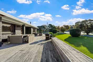 2 Dunbar Road, Point Wells