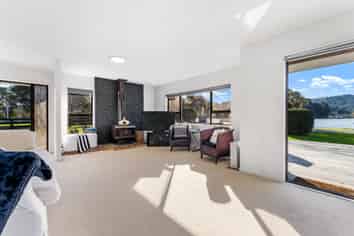 2 Dunbar Road, Point Wells