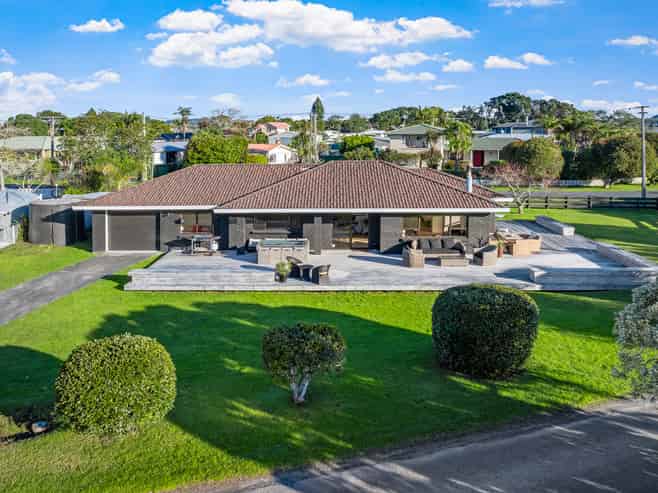 2 Dunbar Road, Point Wells