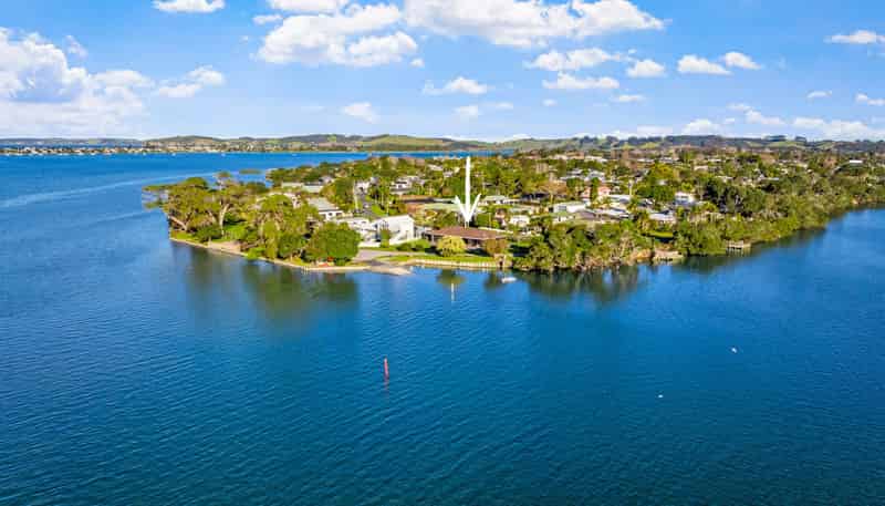 2 Dunbar Road, Point Wells