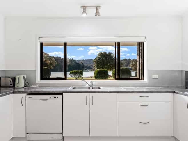 2 Dunbar Road, Point Wells