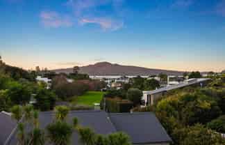 2/52 Rukutai Street, Orakei