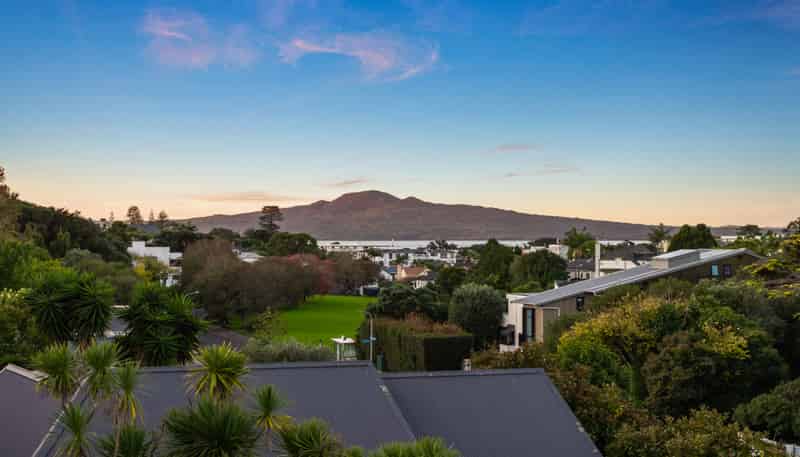 2/52 Rukutai Street, Orakei