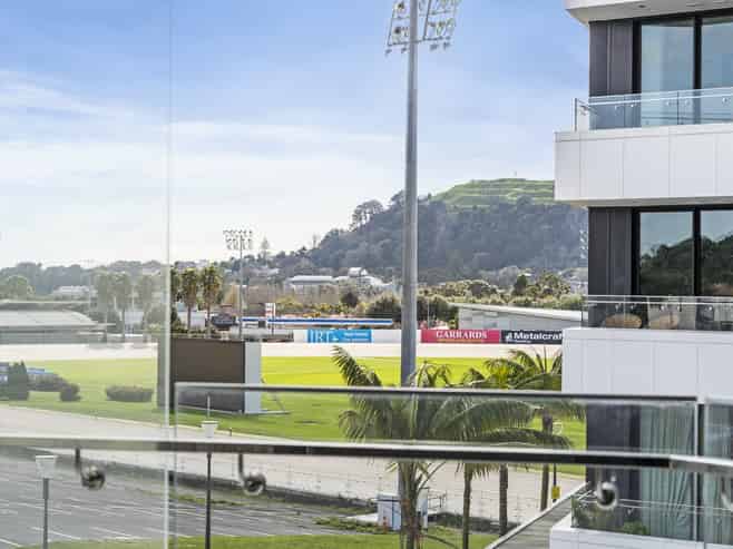 205/223B Green Lane West, Epsom