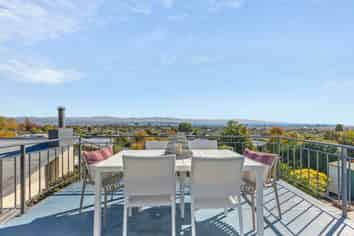 122 The Ridgeway, Stoke