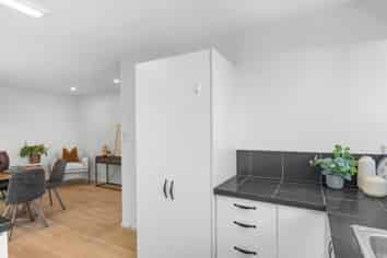 2 Cardigan Bay Place, ADDINGTON