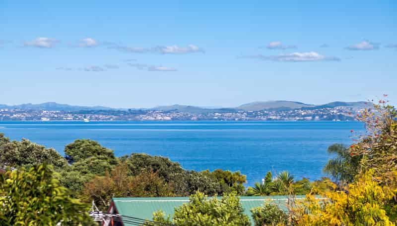 2/953 Beach Road, Torbay