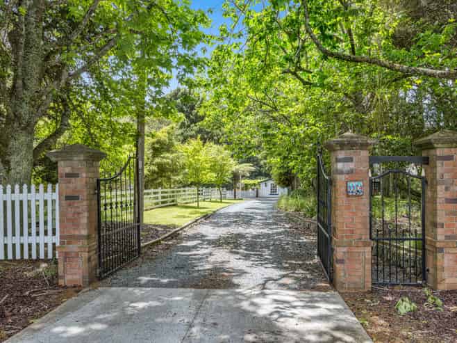 1174 Kahikatea Flat Road, Waitoki