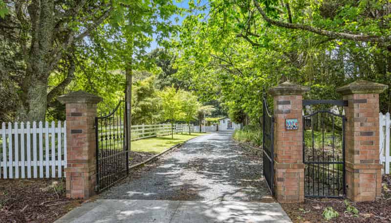 1174 Kahikatea Flat Road, Waitoki