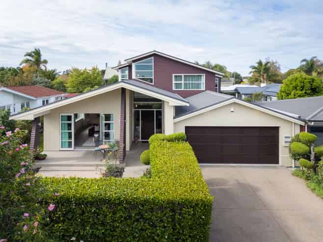 17 Pollock Drive, Chartwell