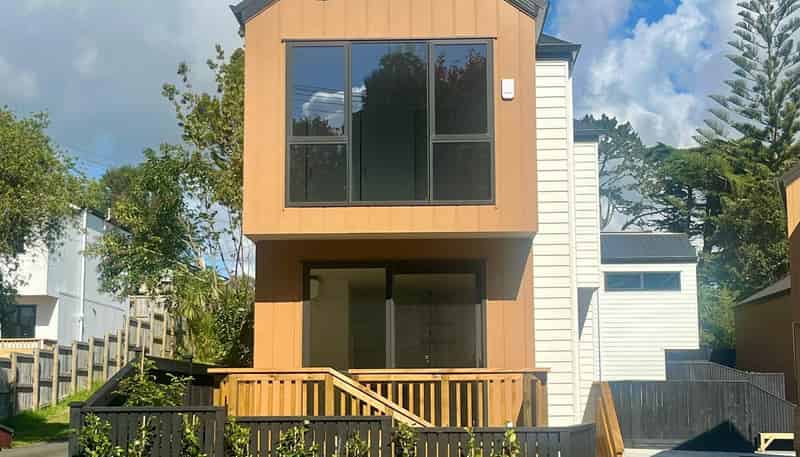 2/44 Sylvan Crescent, Te Atatu South