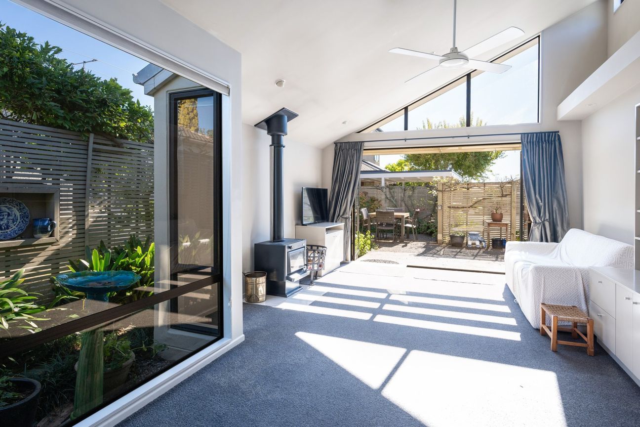 Private Lane - Stylish Inner-City Pad! - Vista 5