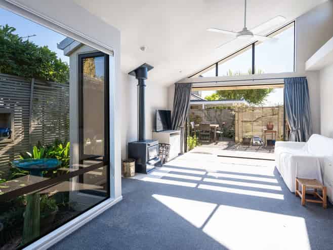 7 Lancewood Way, The Wood