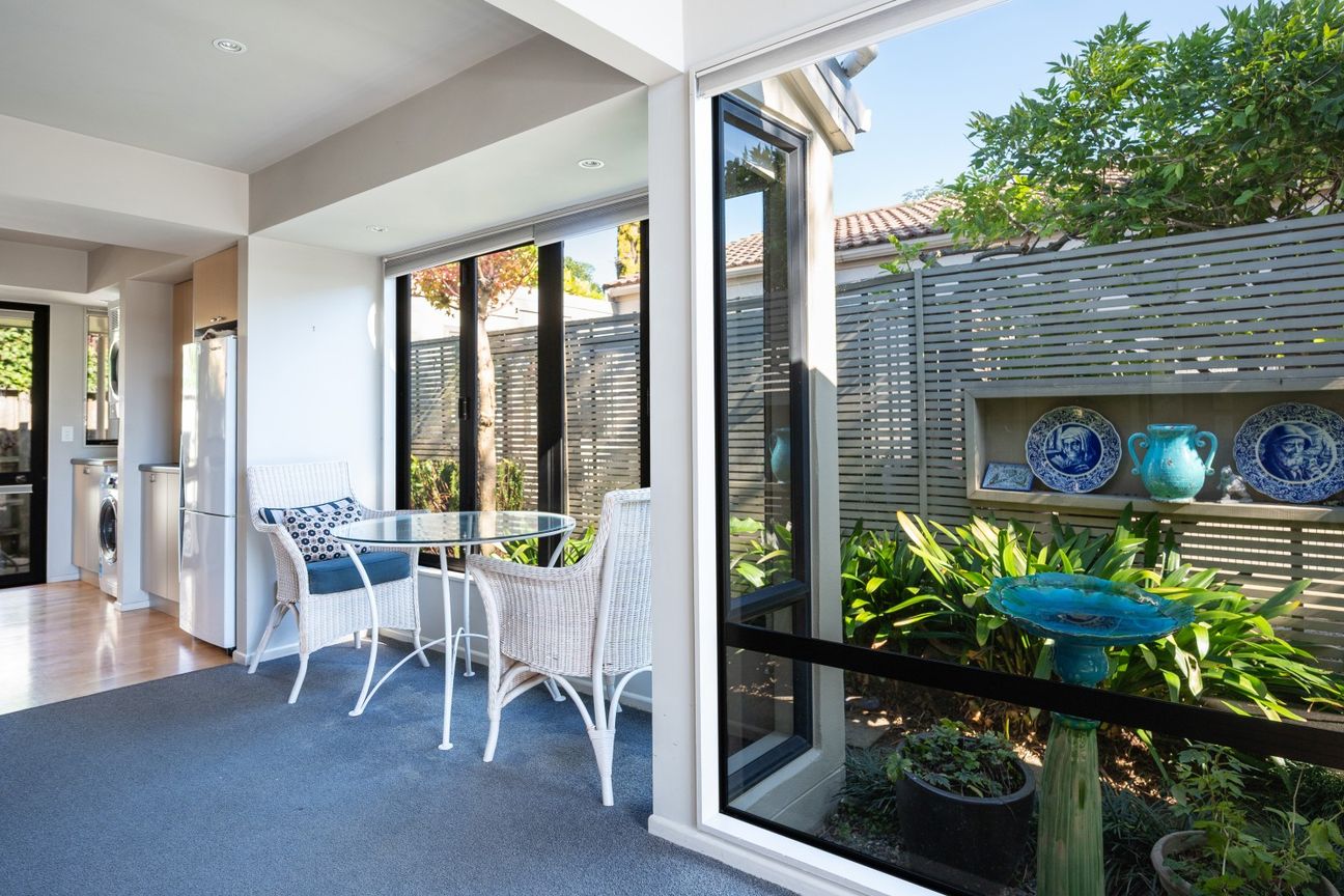 Private Lane - Stylish Inner-City Pad! - Vista 6