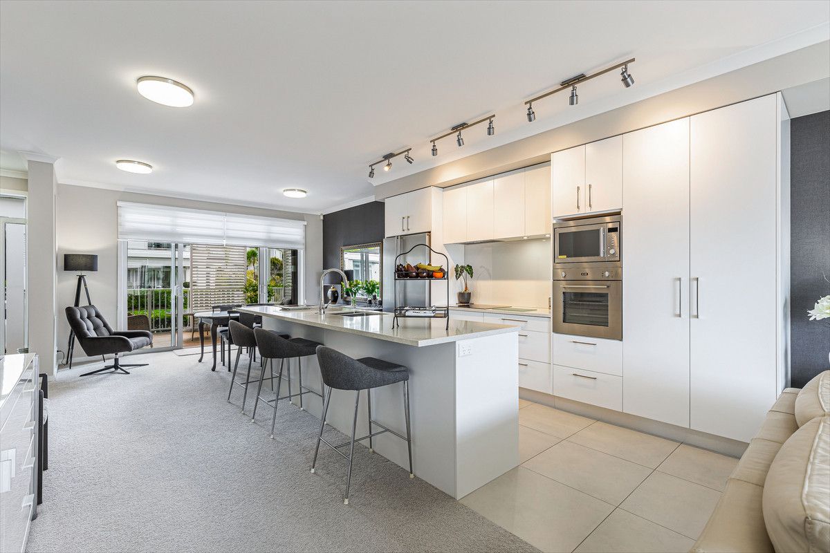 LOCATION LOCATION... AND LIFESTYLE - Vista 6
