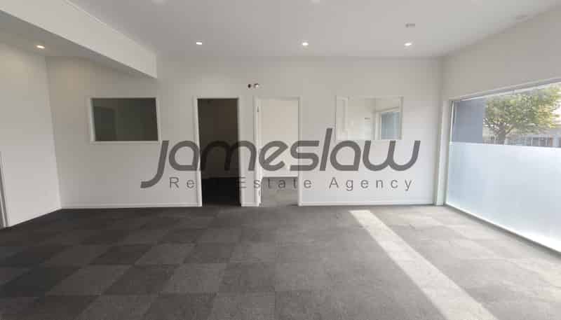 Right Fron/111 Newton Road, Eden Terrace