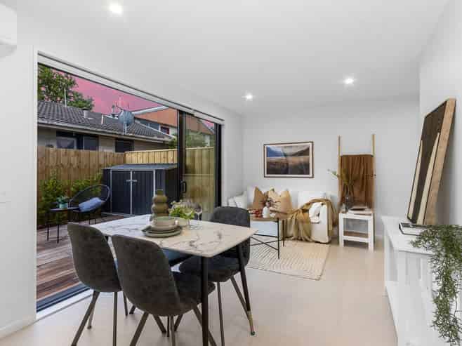 2/49 Laurence Street, Waltham