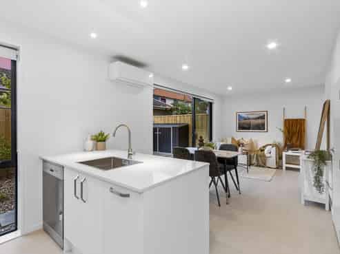 2/49 Laurence Street, Waltham