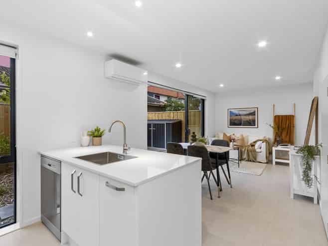 2/49 Laurence Street, Waltham