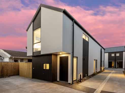 2/49 Laurence Street, Waltham