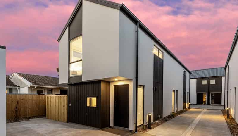 2/49 Laurence Street, Waltham