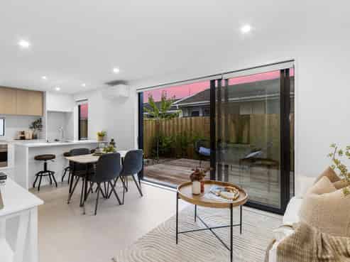 2/49 Laurence Street, Waltham