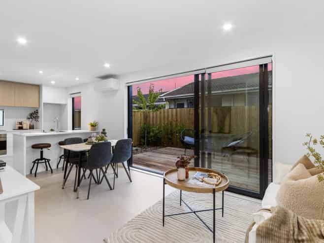 2/49 Laurence Street, Waltham