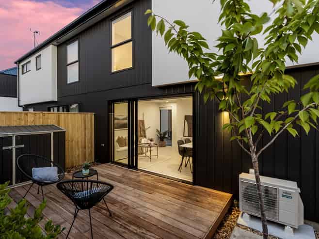 2/49 Laurence Street, Waltham