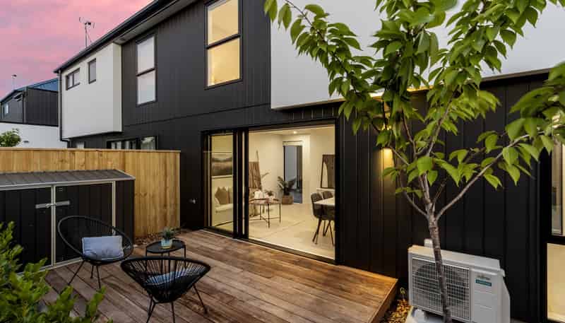 2/49 Laurence Street, Waltham