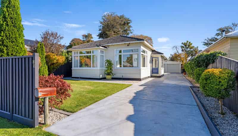 35 Cleveland Street, Edgeware