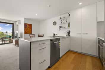 91/8 Thompson Park Road, Mount Wellington