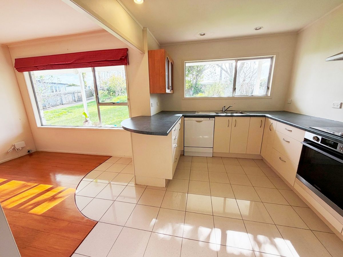 Spacious 5-Bedroom Family Home for Rent in Hillcrest - Aanzicht 4