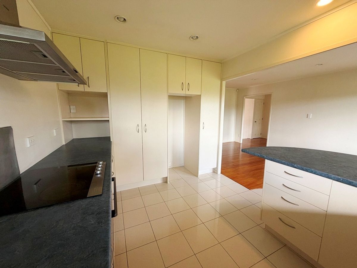 Spacious 5-Bedroom Family Home for Rent in Hillcrest - Aanzicht 6