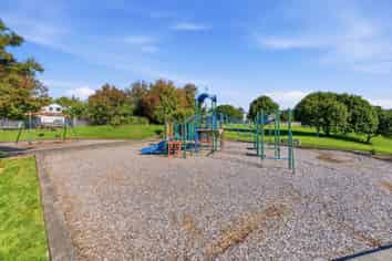 2/11 Roanoke Way, Albany