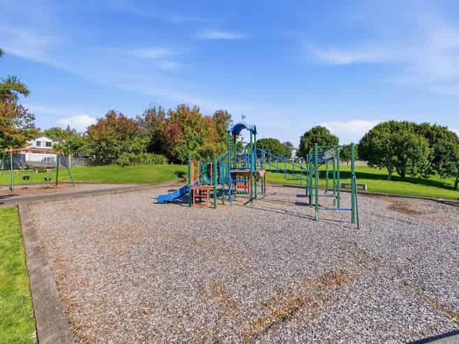 2/11 Roanoke Way, Albany