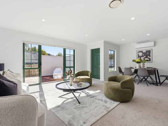 2/11 Roanoke Way, Albany