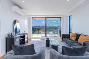 4/11 Spring Street, Onehunga