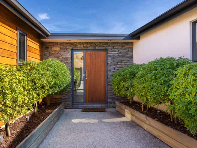 2 Bridesdale Drive, Lake Hayes Estate