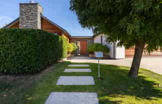 2 Bridesdale Drive, Lake Hayes Estate