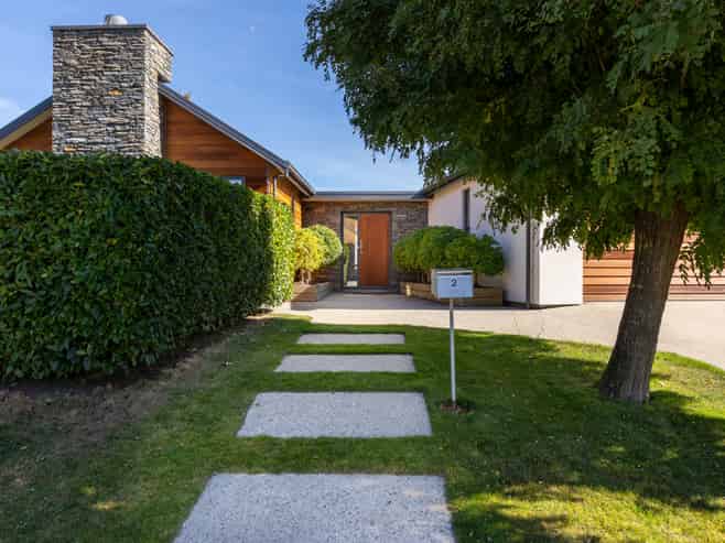 2 Bridesdale Drive, Lake Hayes Estate