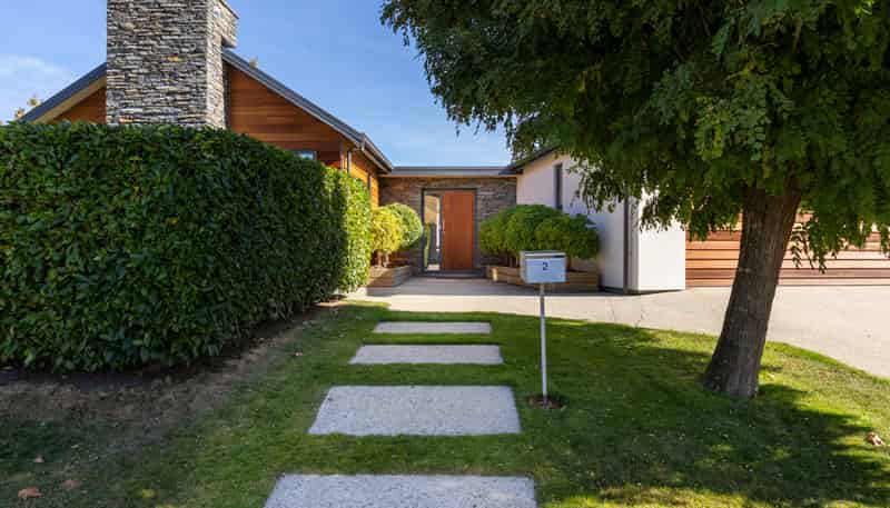 2 Bridesdale Drive, Lake Hayes Estate