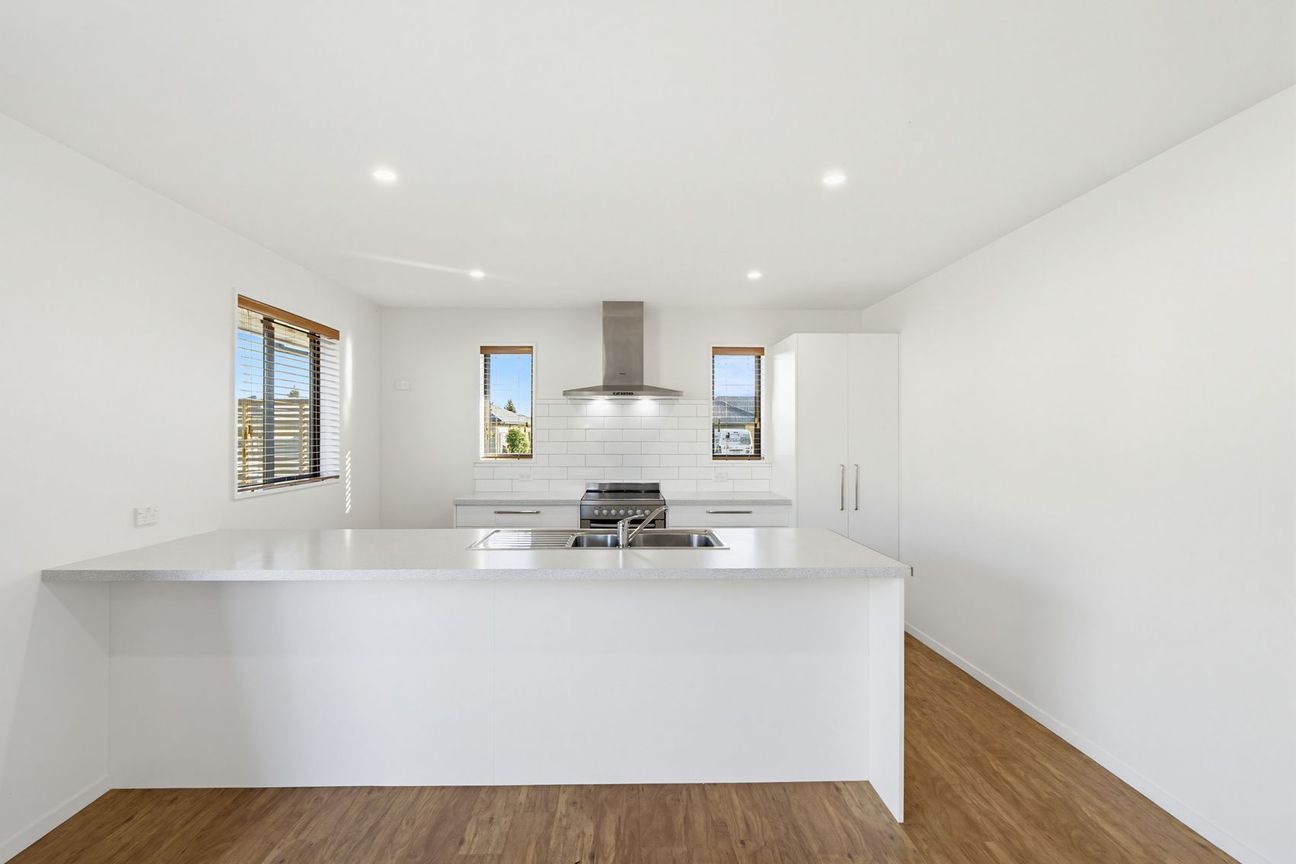 Modern, Comfortable, 3 Bed 2 Bath Home - Aanzicht 6