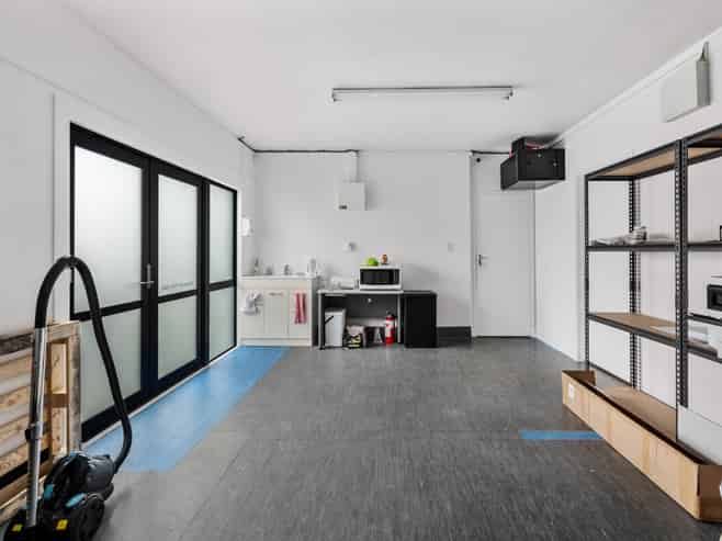 City Fringe Retail/Showroom/Office