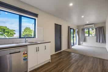 9A Bill Phillip Place, Clendon Park