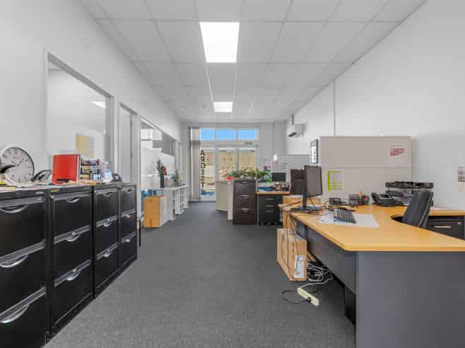 Central Office with 4 On-Site Carparks
