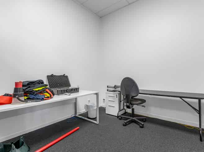 Central Office with 4 On-Site Carparks