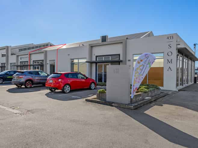 Central Office with 4 On-Site Carparks