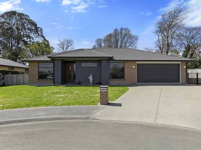 5 Angus Place, Carterton