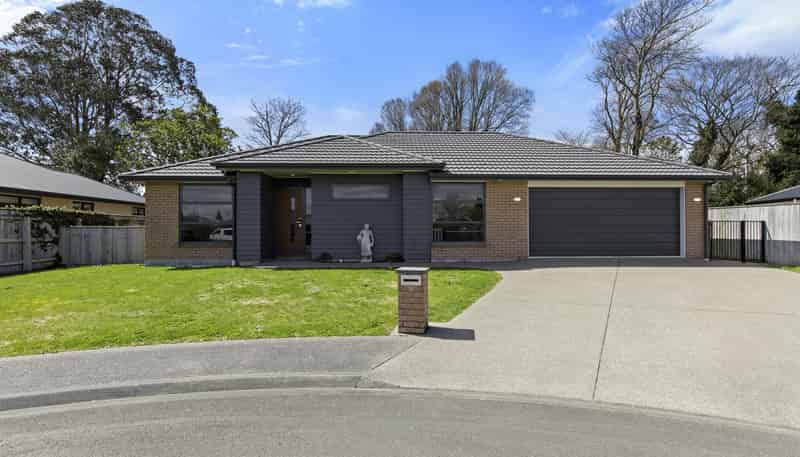 5 Angus Place, Carterton