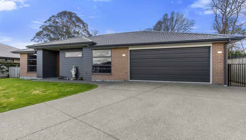 5 Angus Place, Carterton